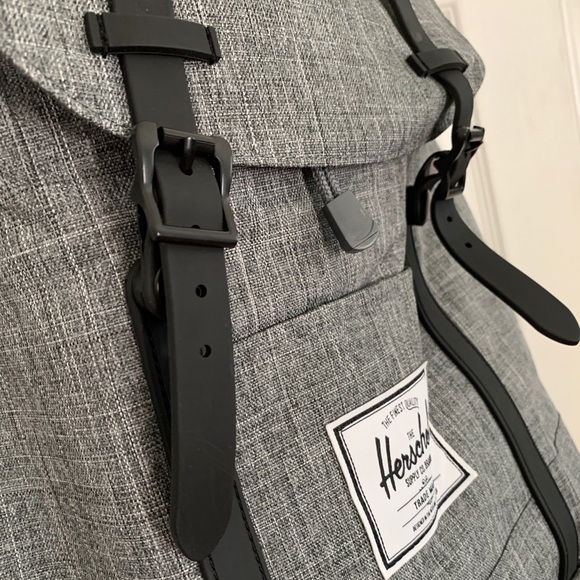 SOLD-Herschel Backpack 🎒 - Picture 6 of 16